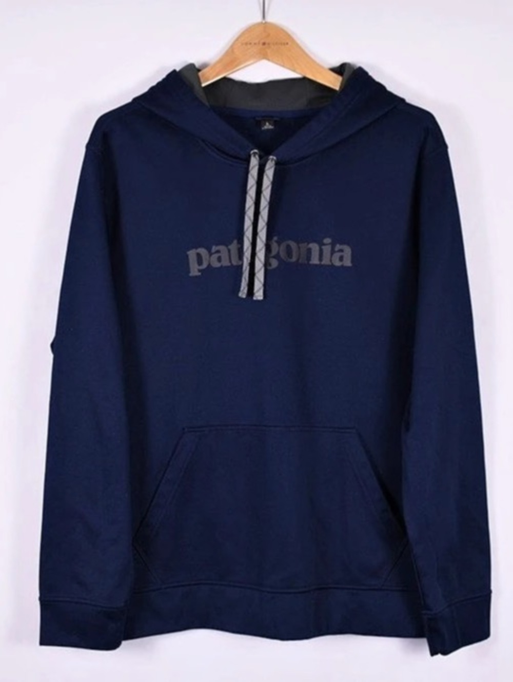 Patagonia Men’s Large Navy Blue Pullover Hoodie Gray Logo